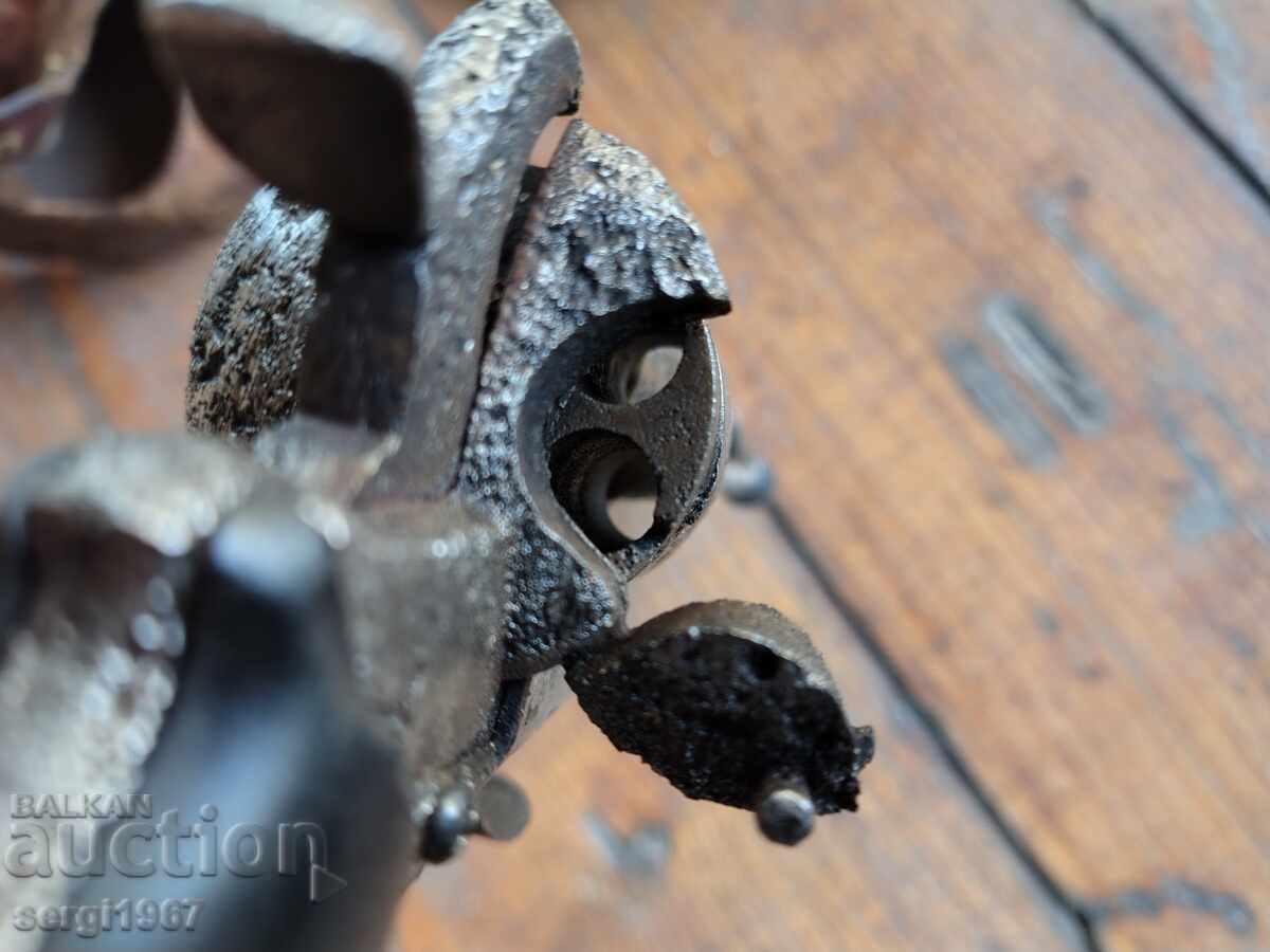 Licitație Un revolver vechi