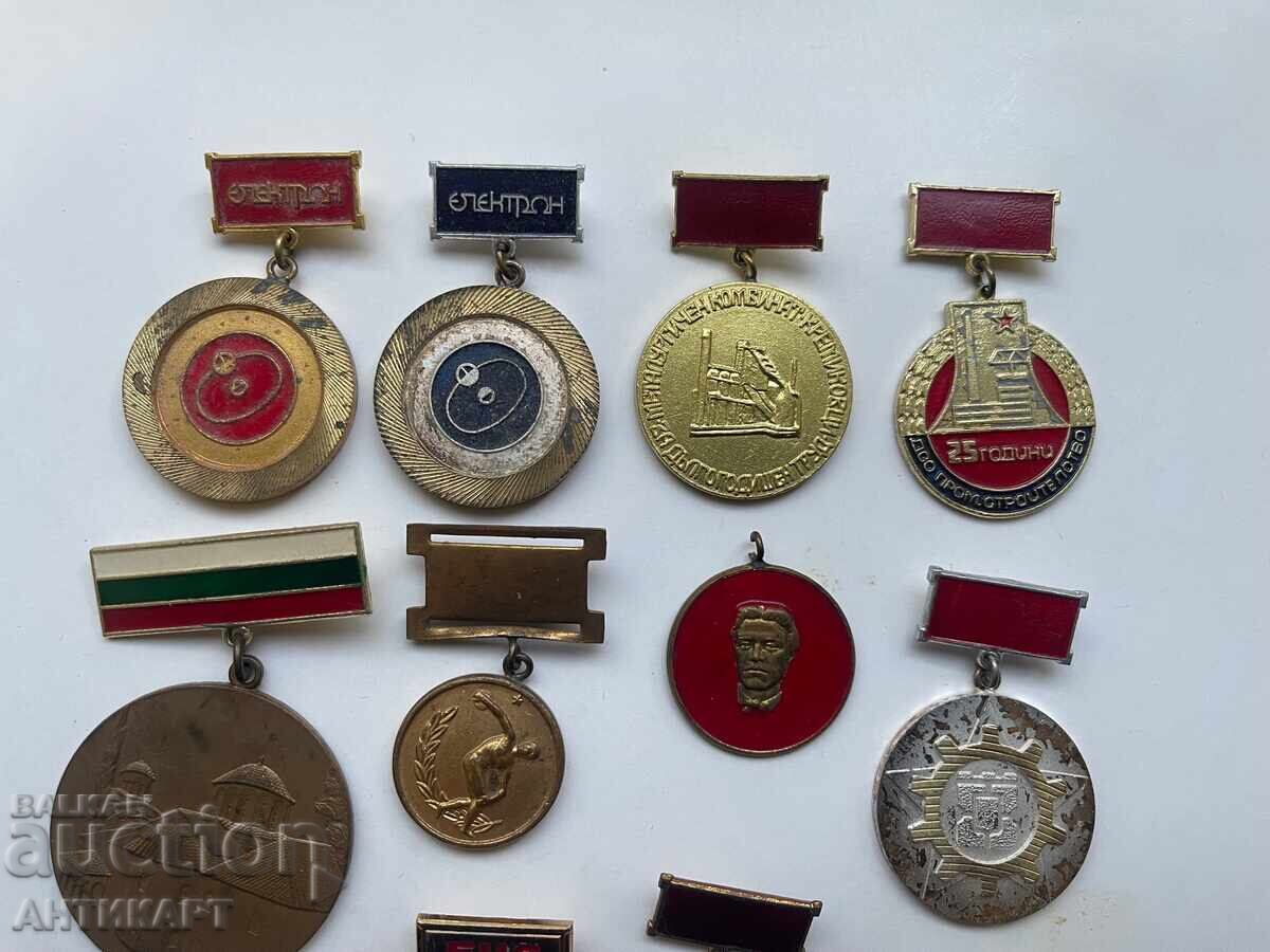 12 τεμάχια βουλγαρικά κομμουνιστικά μετάλλια και σήματα με τιμή € 16.00 | 31.29 BGN 12 τεμάχια βουλγαρικά κομμουνιστικά μετάλλια και σήματα με τιμή € 16.00 | 31.29 BGN