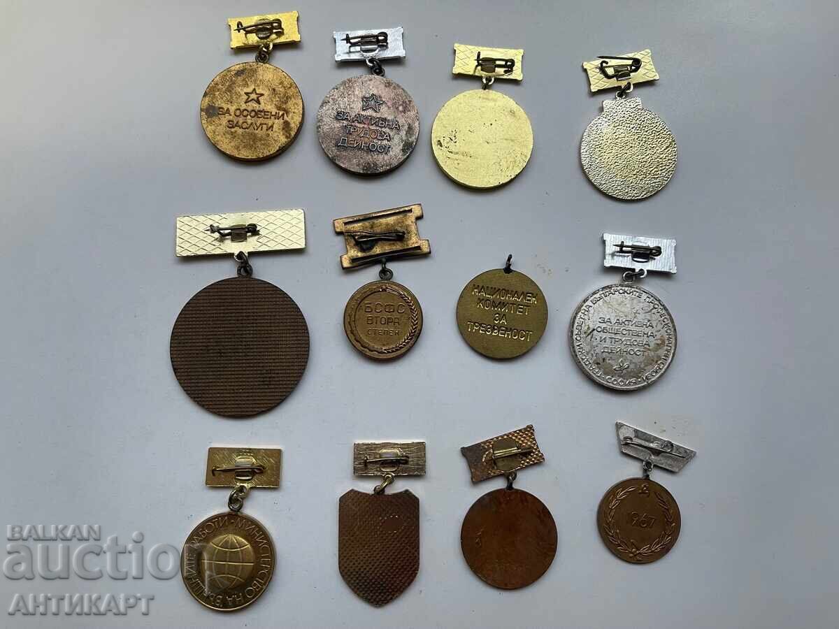 Παράδοση 12 τεμάχια βουλγαρικά κομμουνιστικά μετάλλια και σήματα Παράδοση 12 τεμάχια βουλγαρικά κομμουνιστικά μετάλλια και σήματα