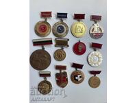 12 броя български комунистически медали и знаци