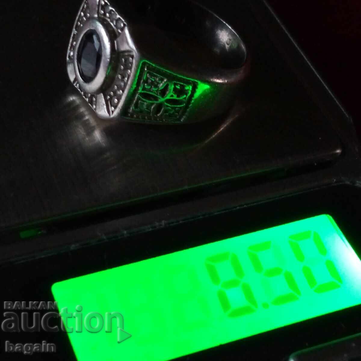 Доставка на Уникален пръстен с голям сапфир. Сребро.