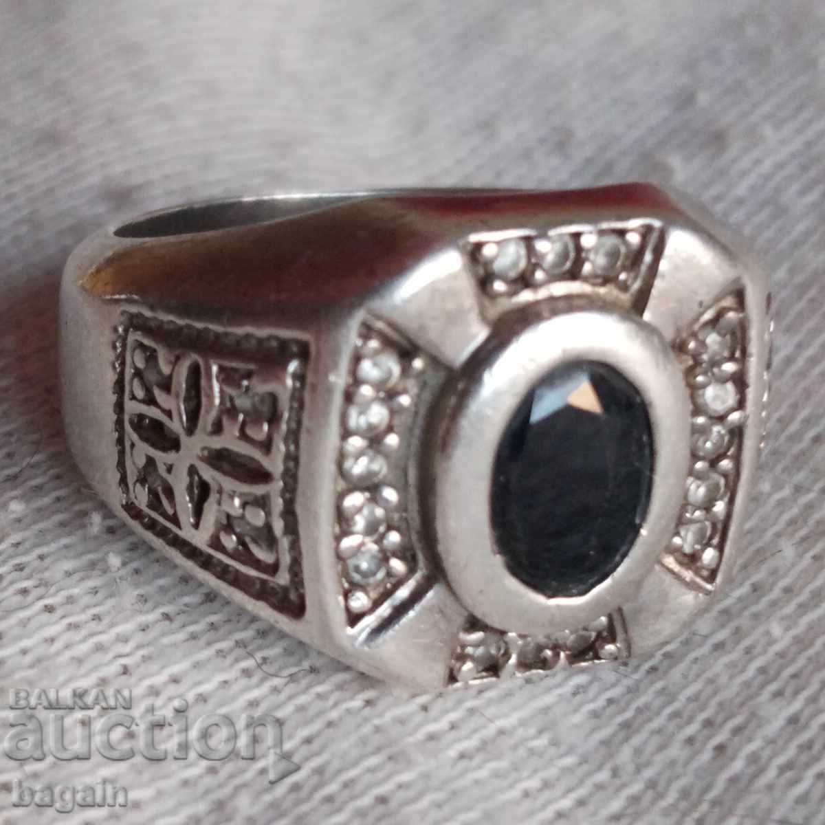 Уникален пръстен с голям сапфир. Сребро.