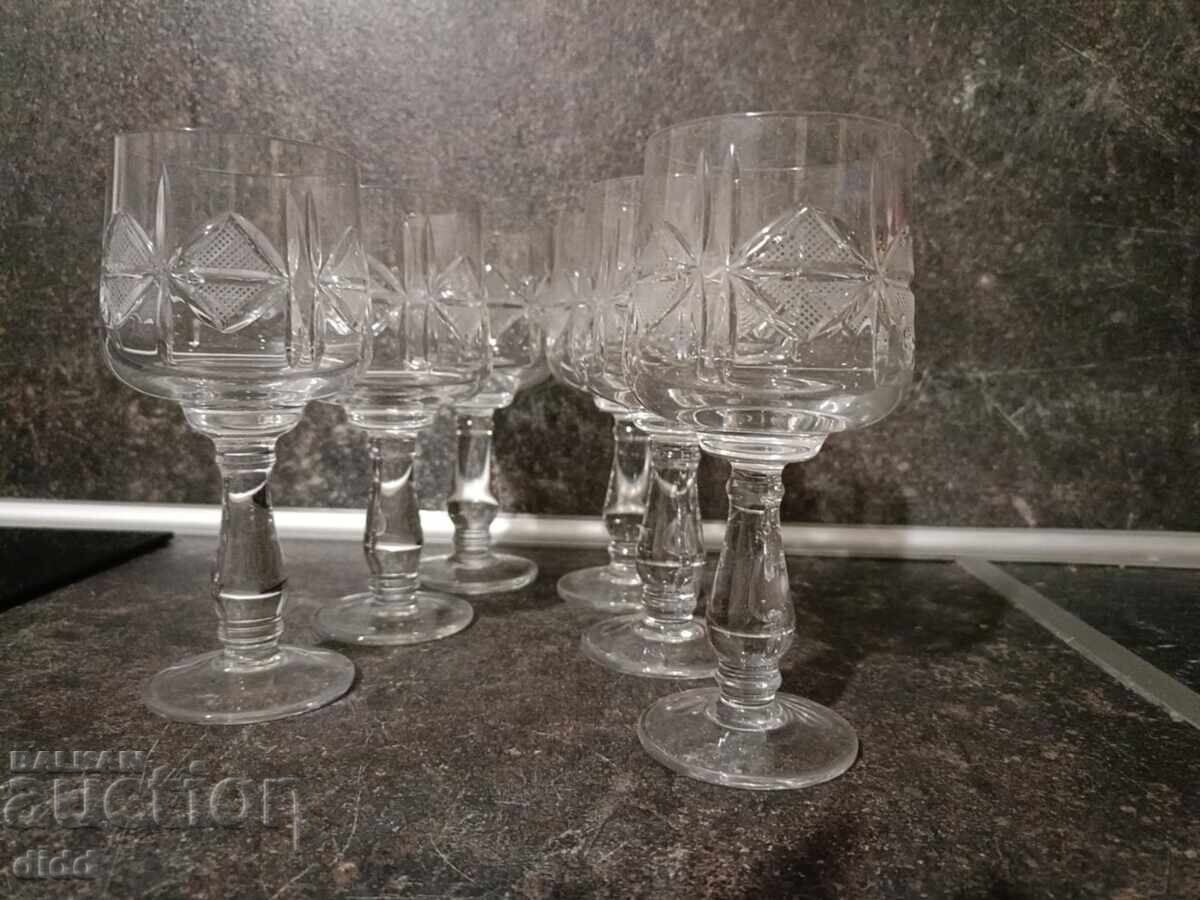 Un set de cești cu preț € 40.00 | 78.23 BGN