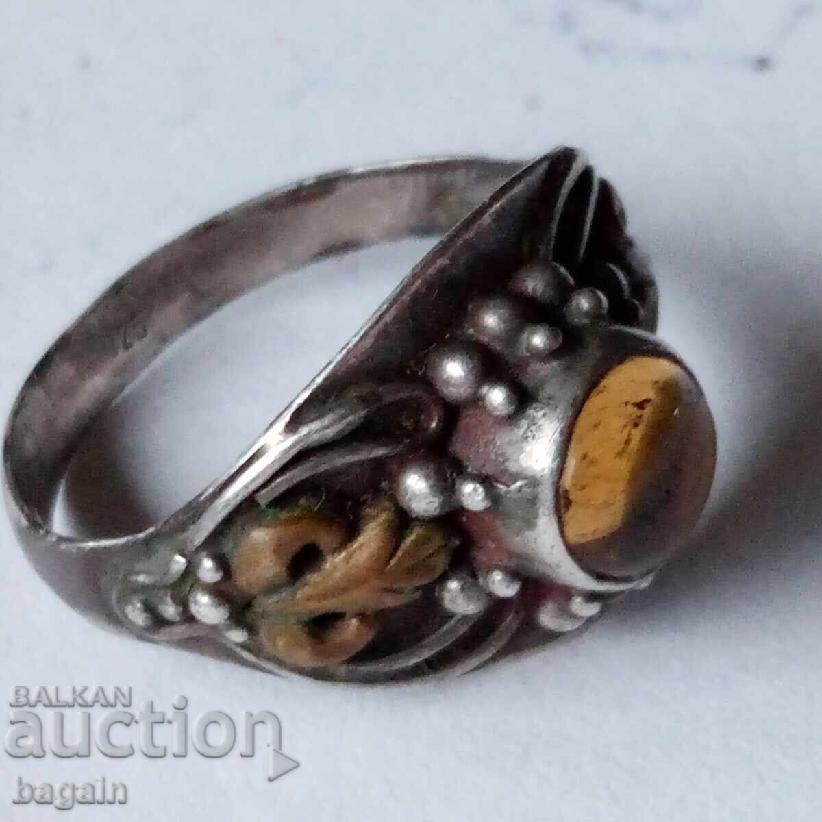 Δημοπρασία Μοναδικό ασημένιο δαχτυλίδι με καμπουσόν Δημοπρασία Μοναδικό ασημένιο δαχτυλίδι με καμπουσόν