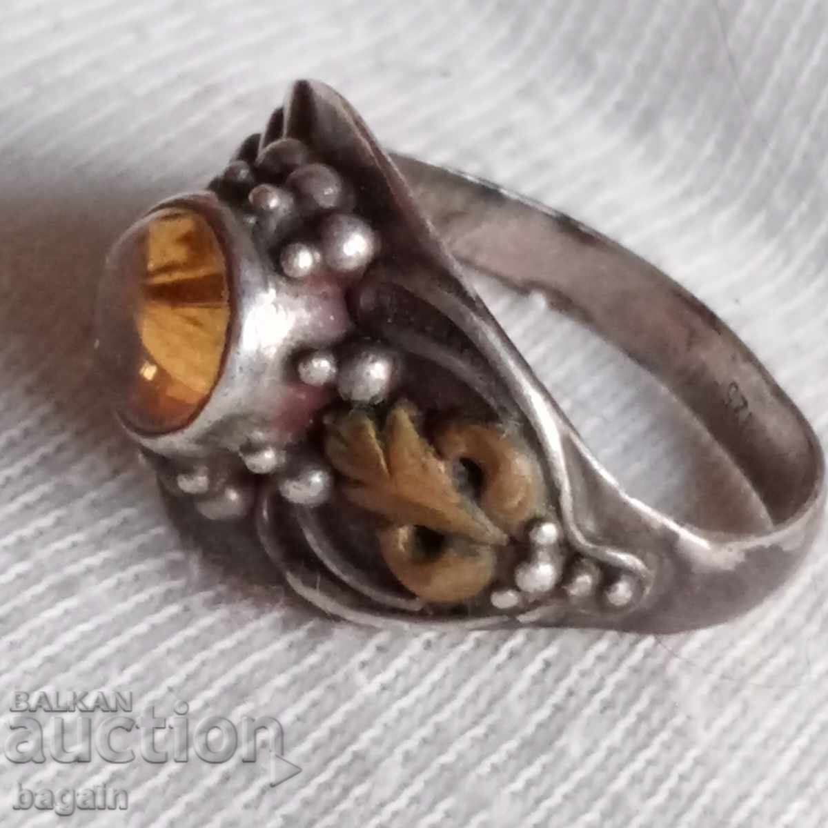 Μοναδικό ασημένιο δαχτυλίδι με καμπουσόν