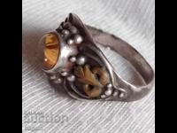 Уникален сребърен пръстен с кабошон.