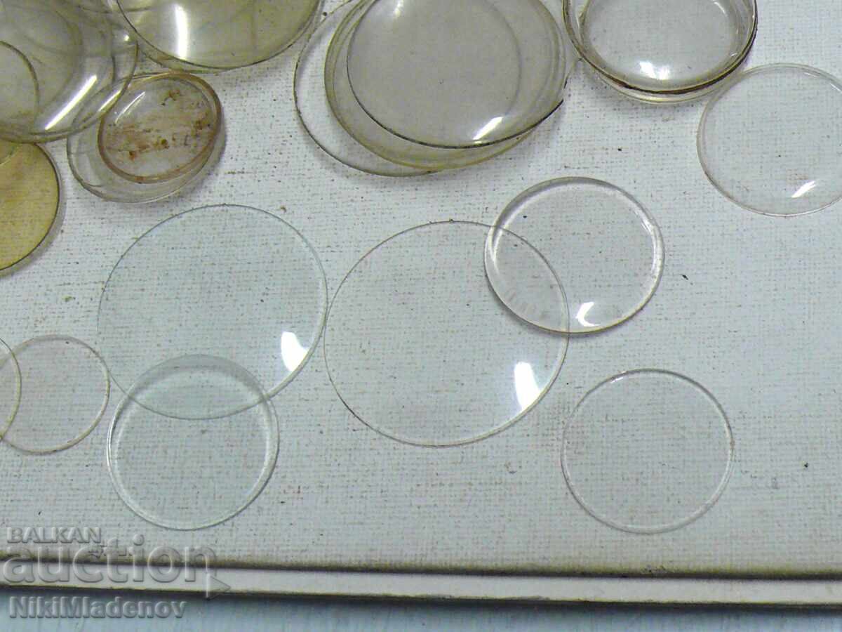 Licitație O mulțime de ochelari pentru ceasuri de buzunar și de mână Licitație O mulțime de ochelari pentru ceasuri de buzunar și de mână