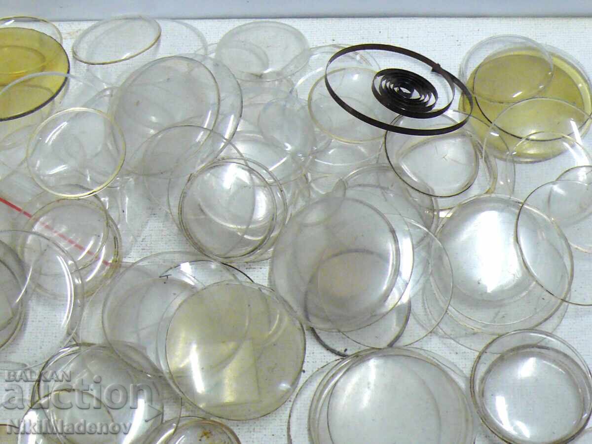 Livrarea O mulțime de ochelari pentru ceasuri de buzunar și de mână Livrarea O mulțime de ochelari pentru ceasuri de buzunar și de mână