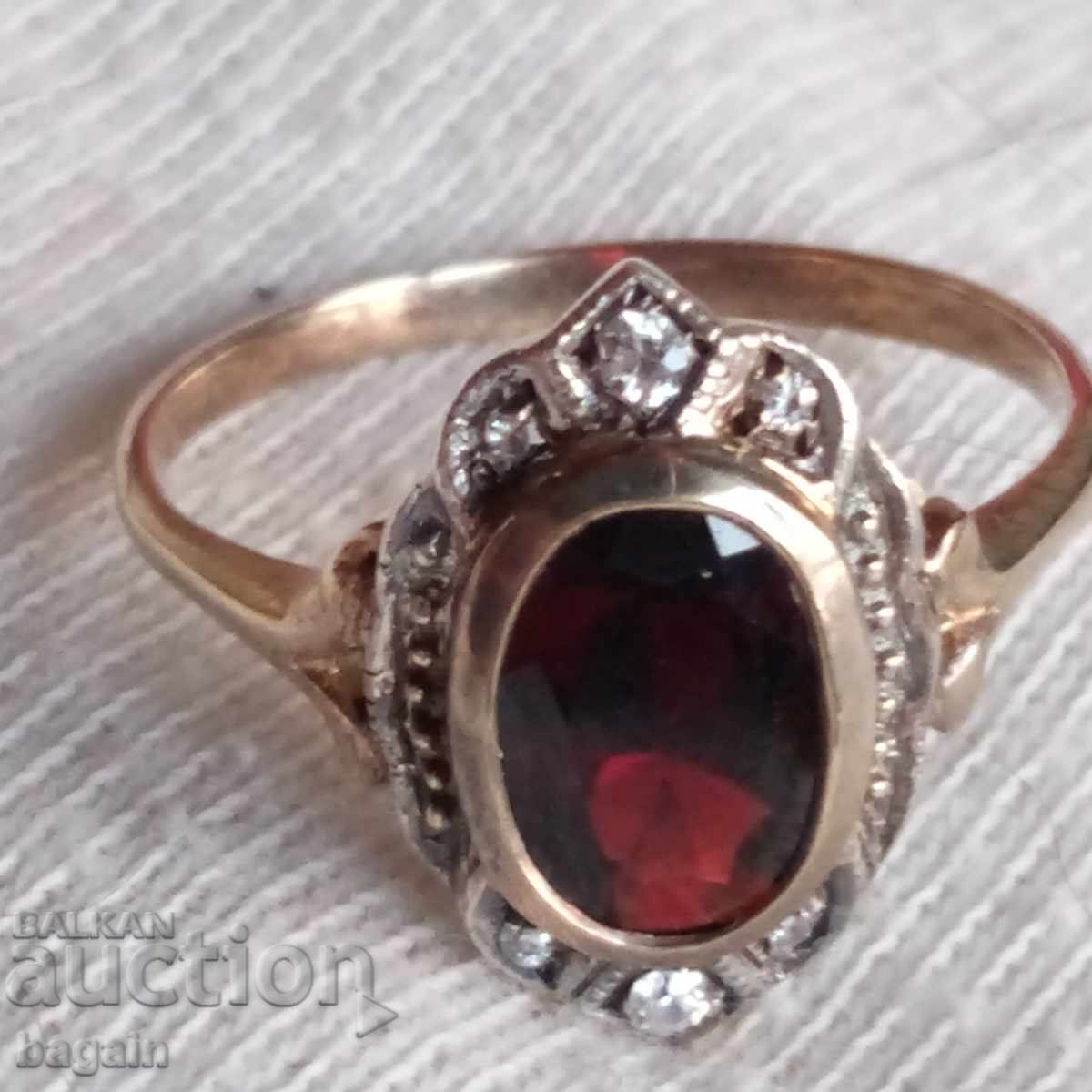 Δημοπρασία Ασημένιο δαχτυλίδι με μεγάλο γρανάτη και ζιργκόν