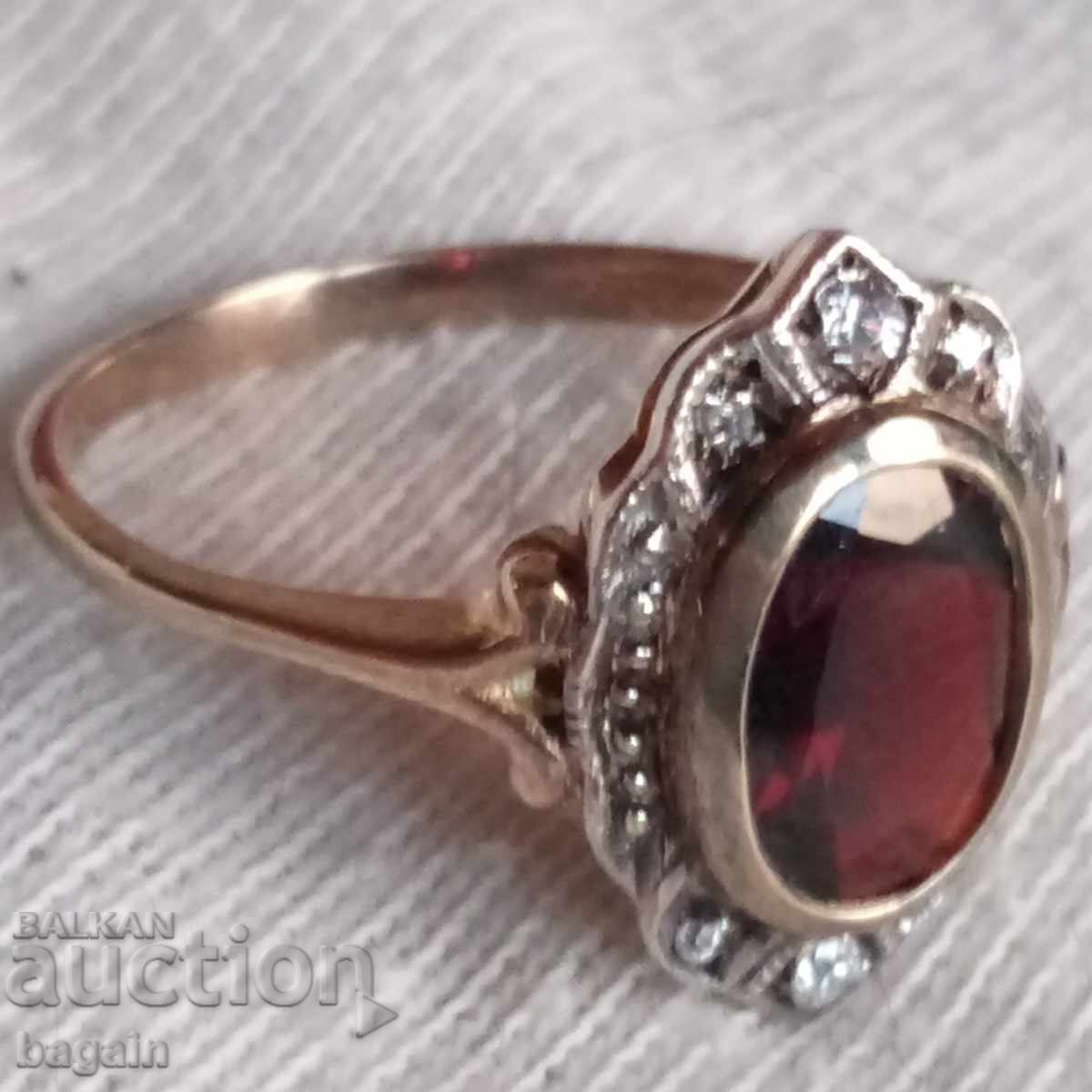 Ασημένιο δαχτυλίδι με μεγάλο γρανάτη και ζιργκόν