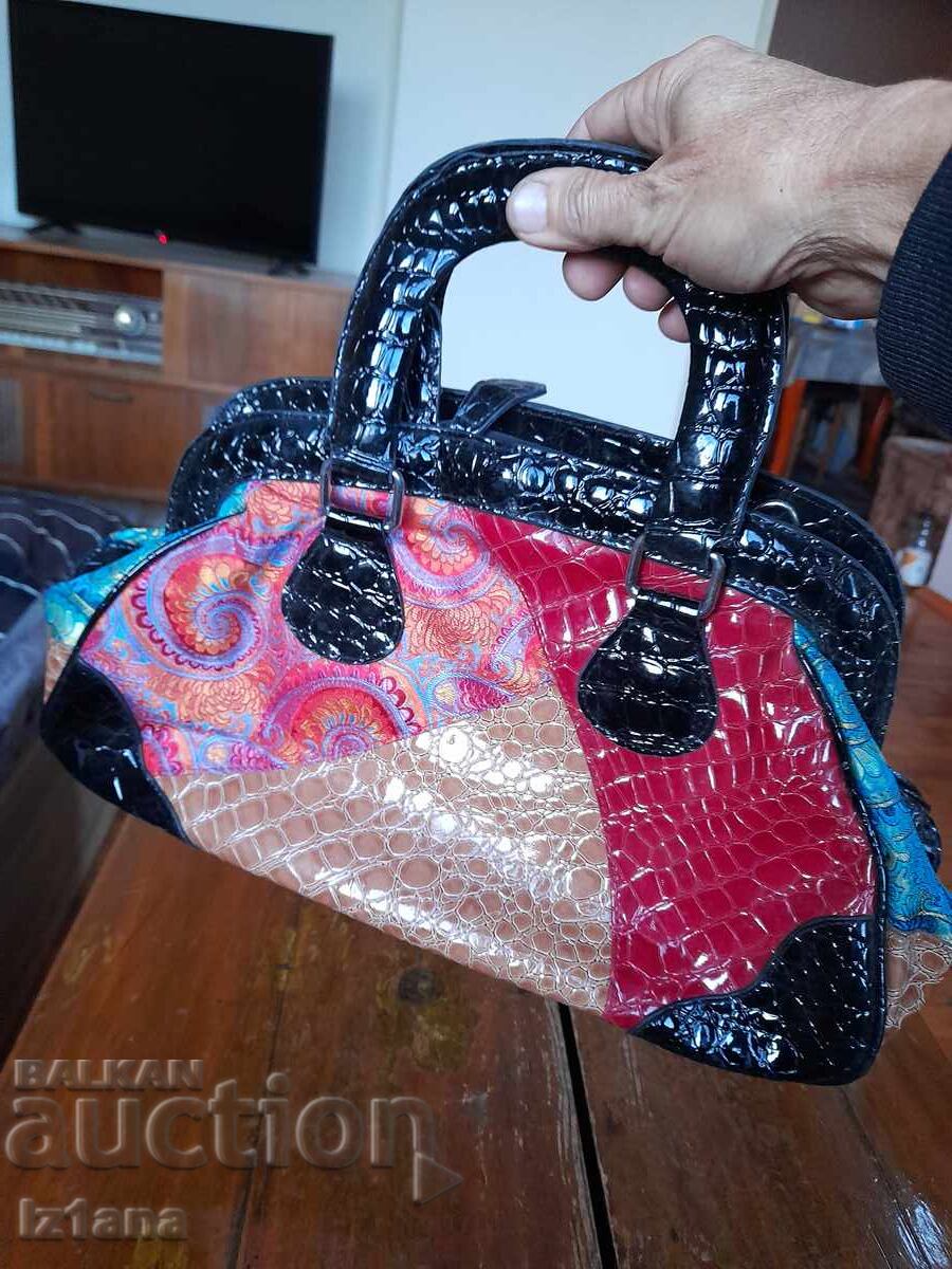 Geantă de mână cu preț € 16.00 | 31.29 BGN Geantă de mână cu preț € 16.00 | 31.29 BGN