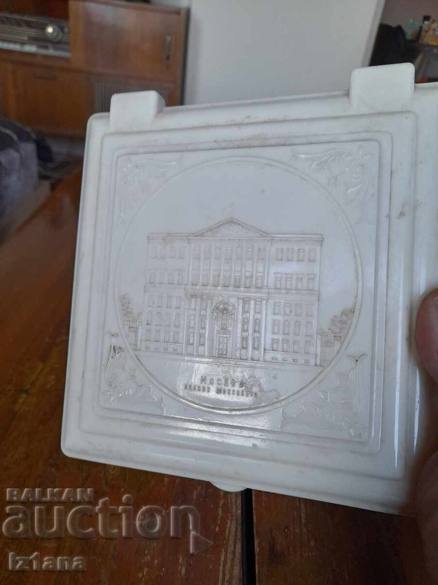 Cutie veche rusească cu preț € 16.00 | 31.29 BGN Cutie veche rusească cu preț € 16.00 | 31.29 BGN