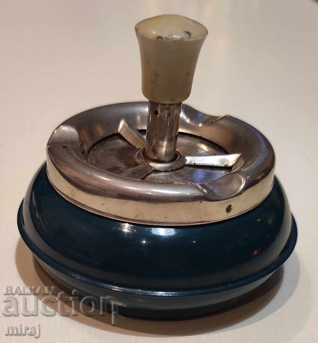 Delivery of Lot of three items from socialism