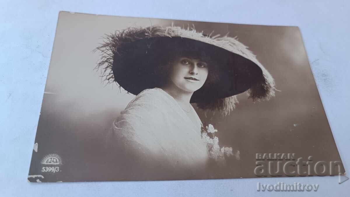 Postcard: Young girl with a wide-brimmed hat Postcard: Young girl with a wide-brimmed hat