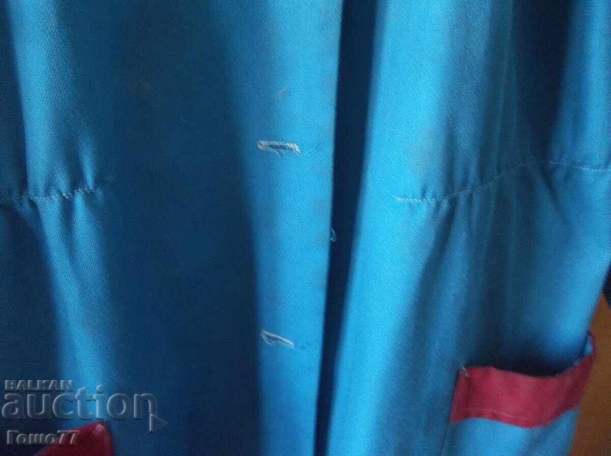 Παράδοση Μια ποδιά Παράδοση Μια ποδιά