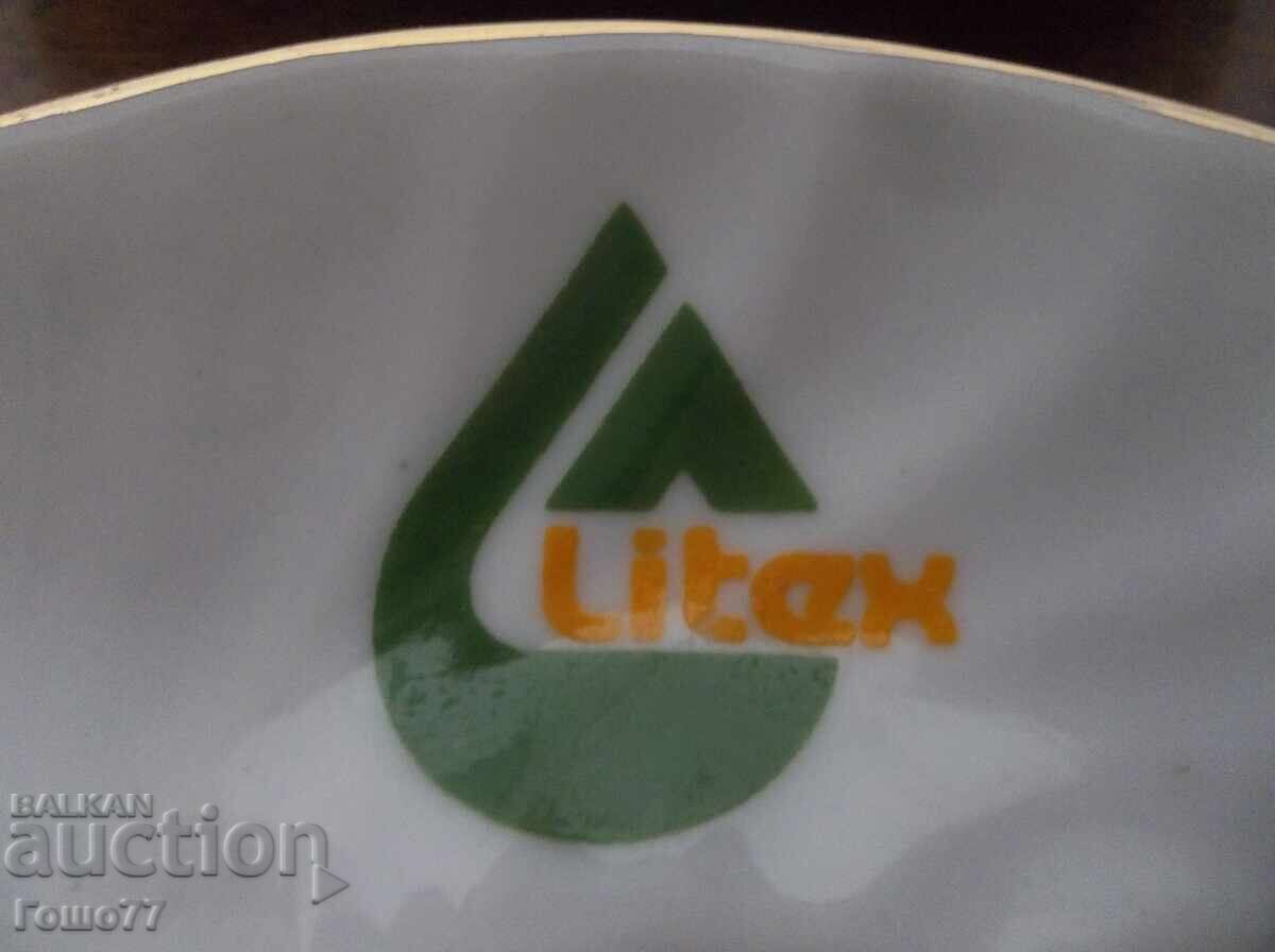 Auction  This title appears to be in a language other than English. Without knowing the original language, I cannot provide