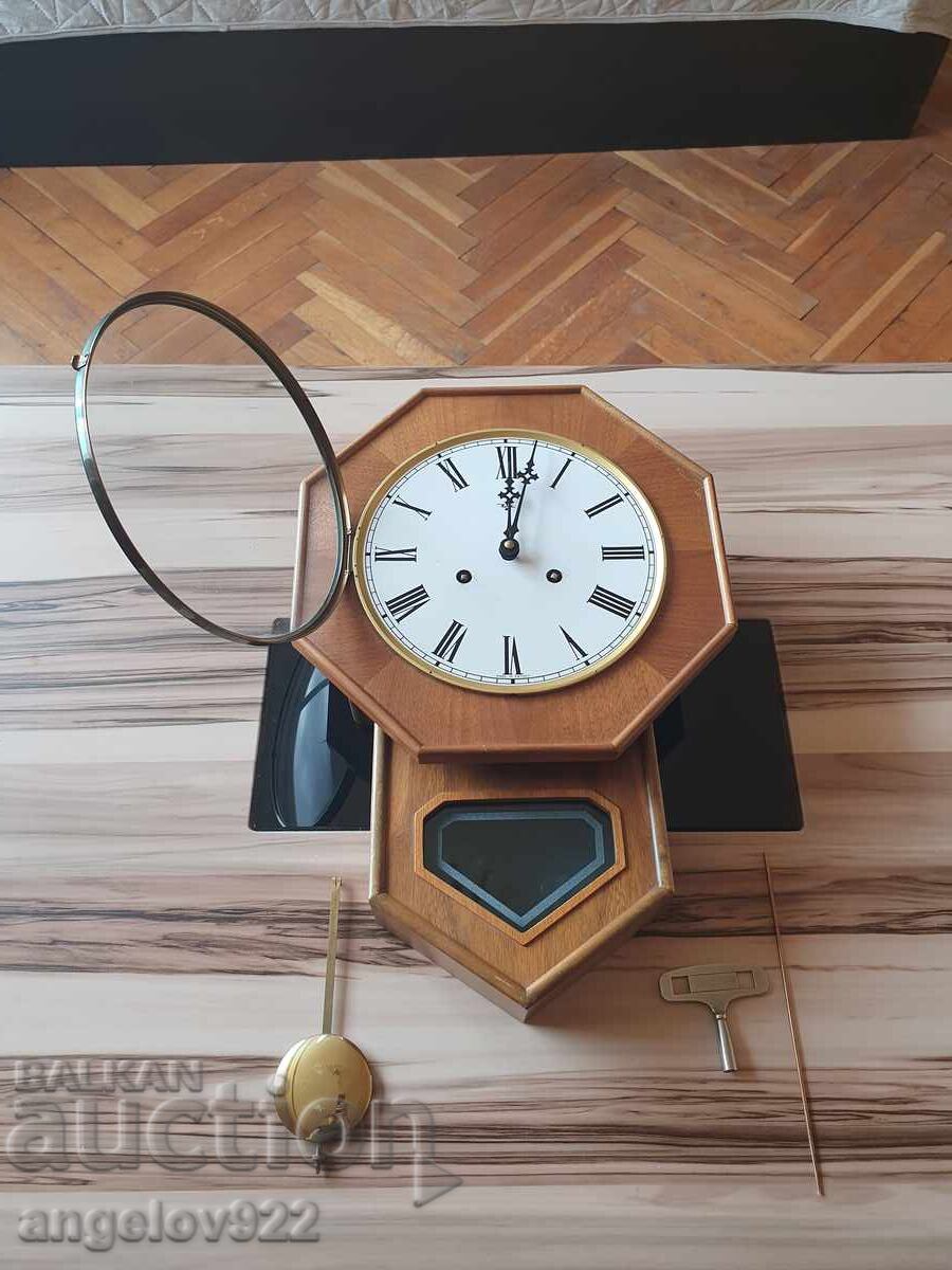 Frumos ceas de perete german FRANZ HERMLE cu preț € 0.01 | 0.02 BGN Frumos ceas de perete german FRANZ HERMLE cu preț € 0.01 | 0.02 BGN