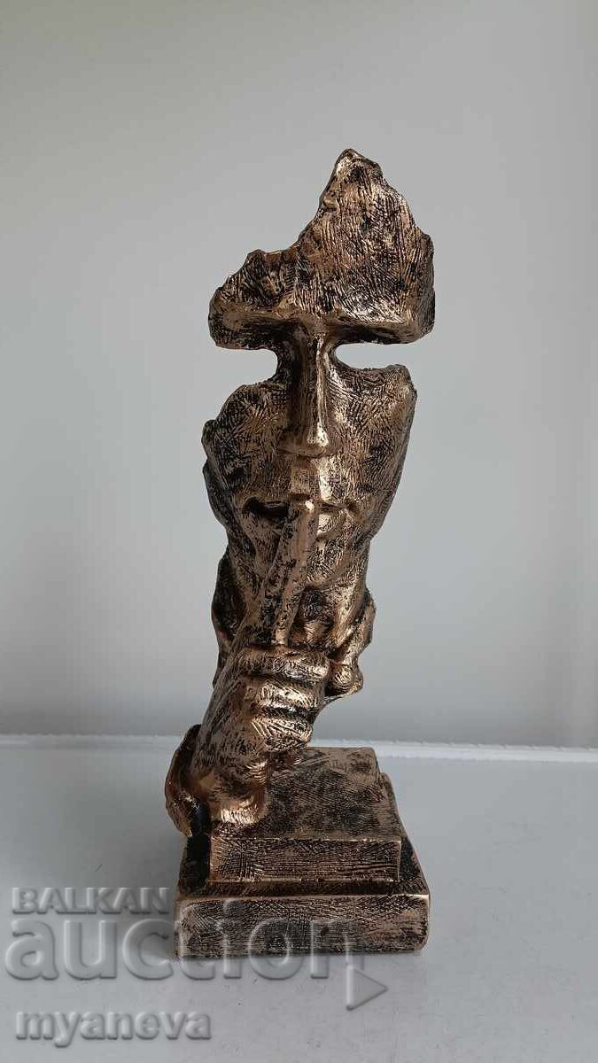"Fericirea iubește tăcerea", statuetă modernistă cu preț € 30.00 | 58.67 BGN "Fericirea iubește tăcerea", statuetă modernistă cu preț € 30.00 | 58.67 BGN