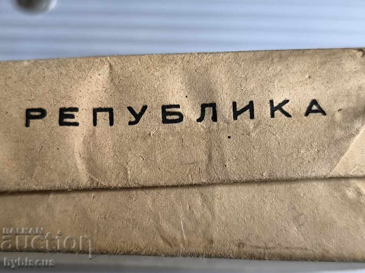 Стара соц кутия от локум фабрика  република своге с цена € 2.00 | 3.91 лв.