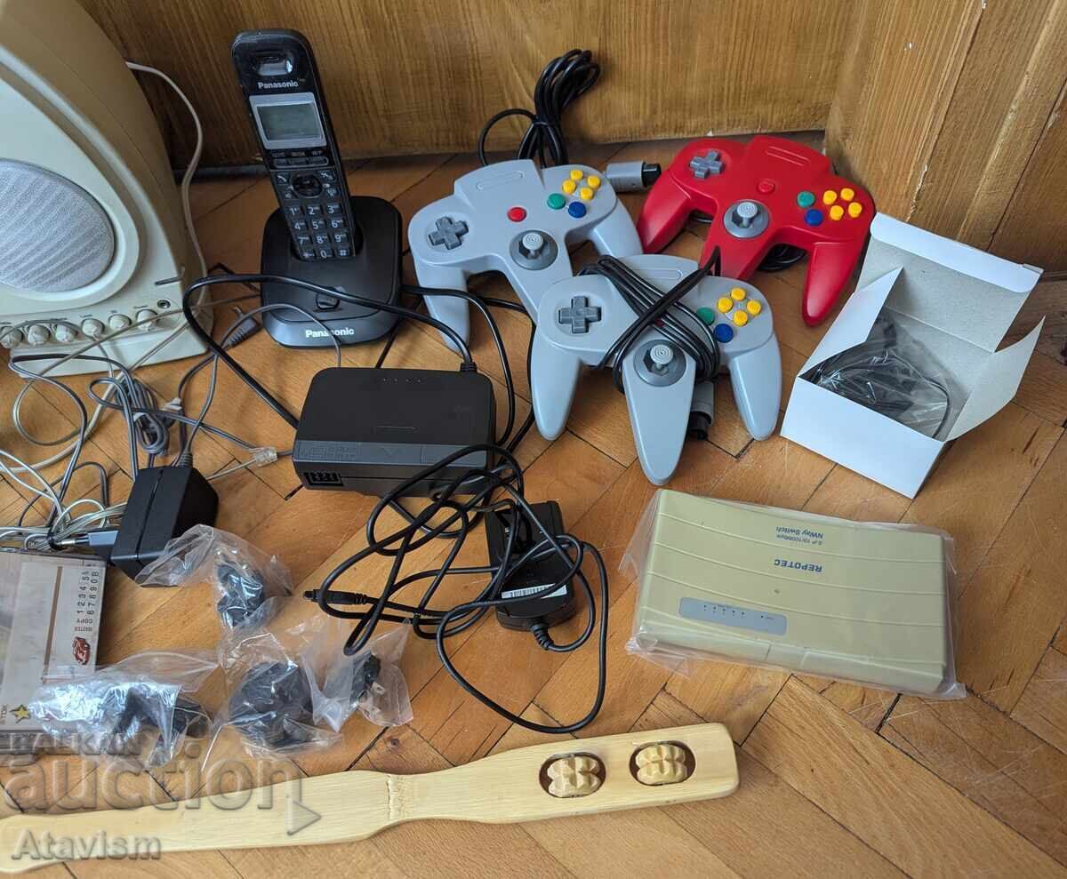 Auction  Selling a mixed lot of old electronics