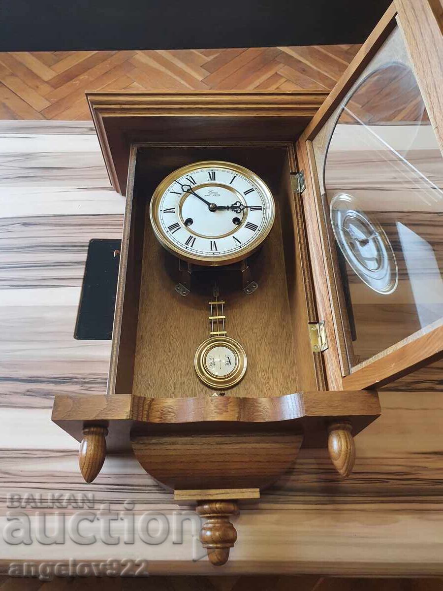 Όμορφο ρολόι τοίχου EMES ΛΕΙΤΟΥΡΓΙΚΟ με τιμή € 0.01 | 0.02 BGN