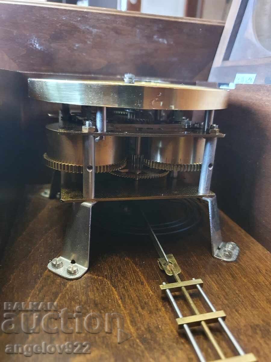 Доставка на Немски стенен часовник GENFA РАБОТЕЩ