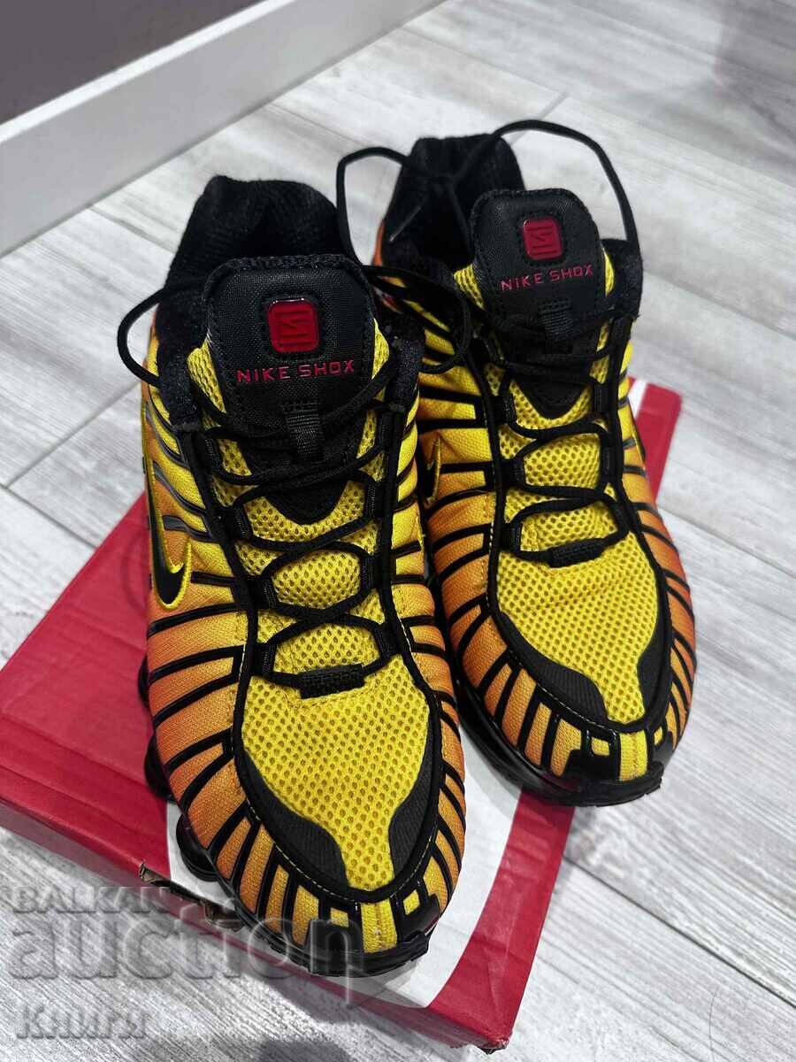 Delivery of Nike Shox Sneakers - Size 43 Delivery of Nike Shox Sneakers - Size 43