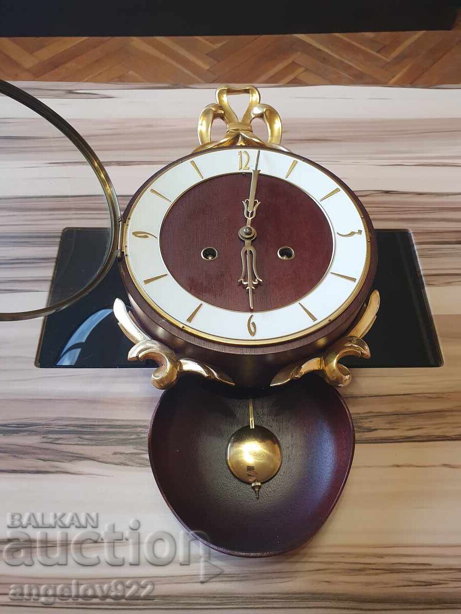 Аукцион Красив стенен часовник РАБОТЕЩ