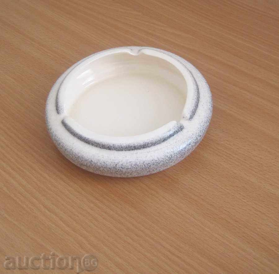 scrumieră nouă din porțelan cu preț € 3.58 | 7.00 BGN