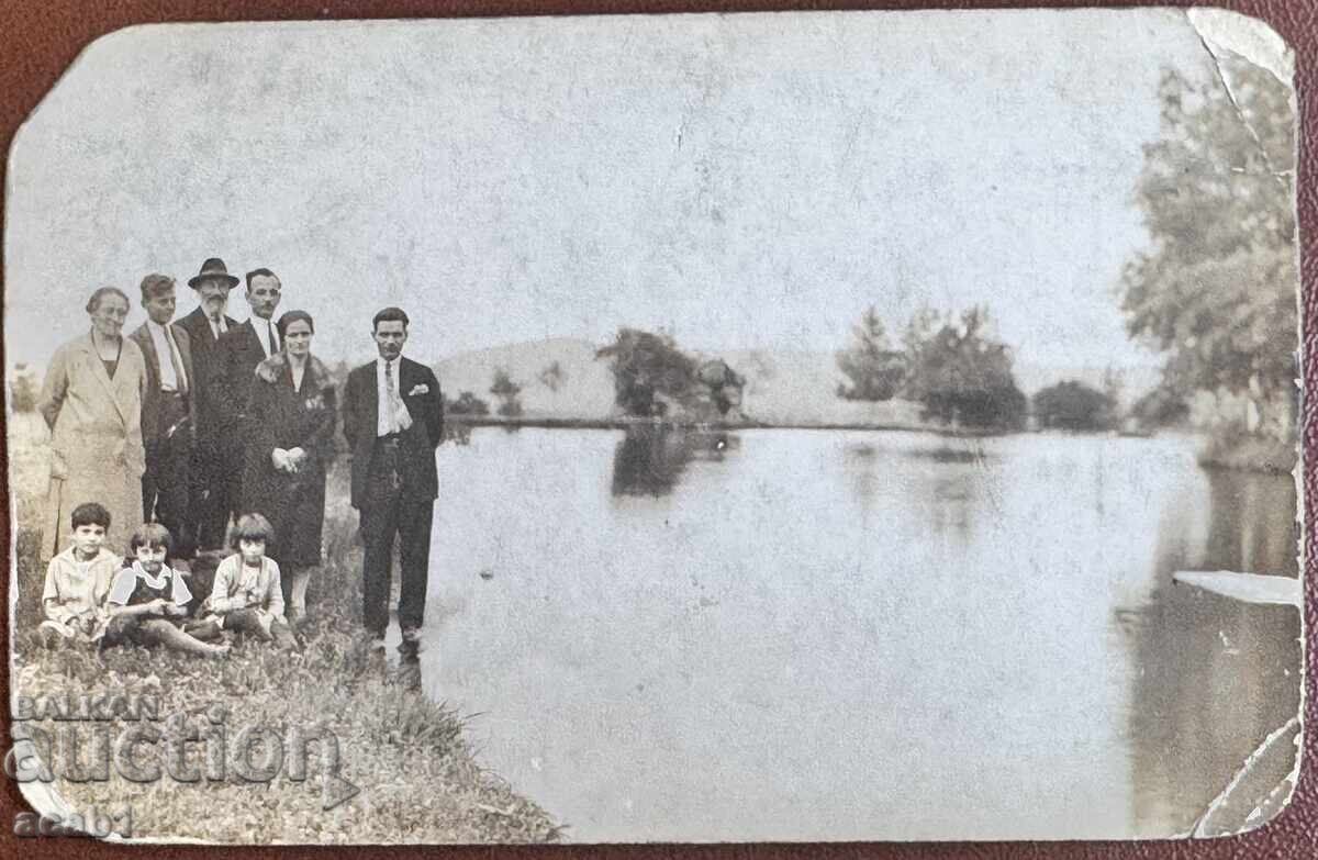 Семейство край Реката