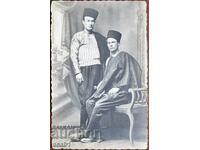 Studio foto din Plovdiv Bărbați în costume populare