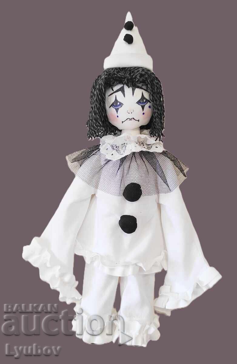 Licitație Păpușă Pierrot. Lucrată manual