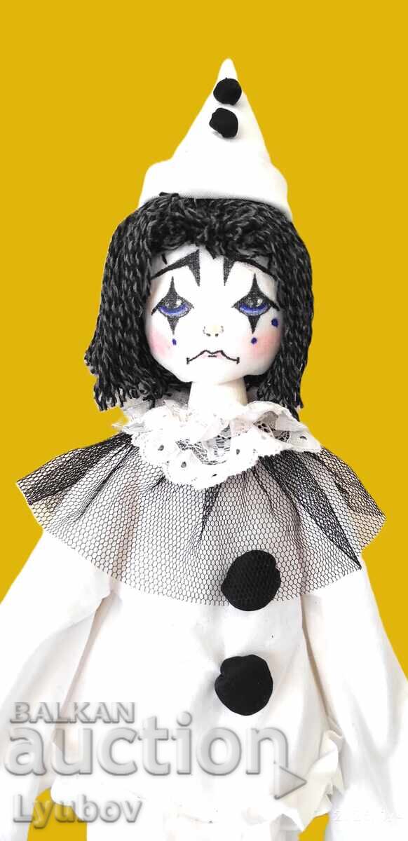 Livrarea Păpușă Pierrot. Lucrată manual