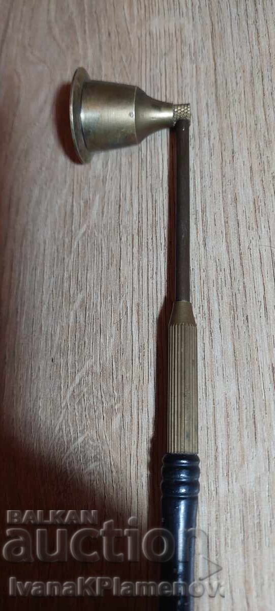 Гасител за свещи бронз ретро за ценители с цена € 12.00 | 23.47 лв.