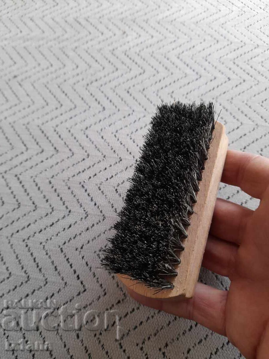 Стара четка за дрехи с цена € 8.00 | 15.65 лв. Стара четка за дрехи с цена € 8.00 | 15.65 лв.