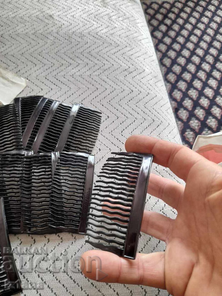 Delivery of Old hair clip comb, hair clips
