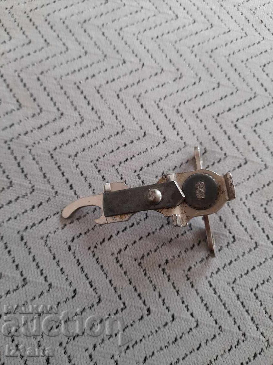 Livrarea Deschis de conserve vechi