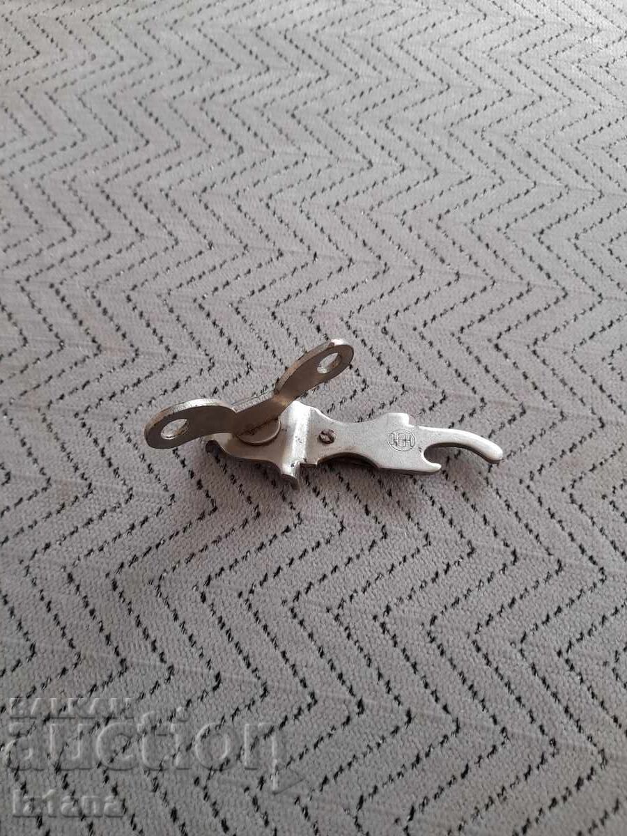 Deschis de conserve vechi