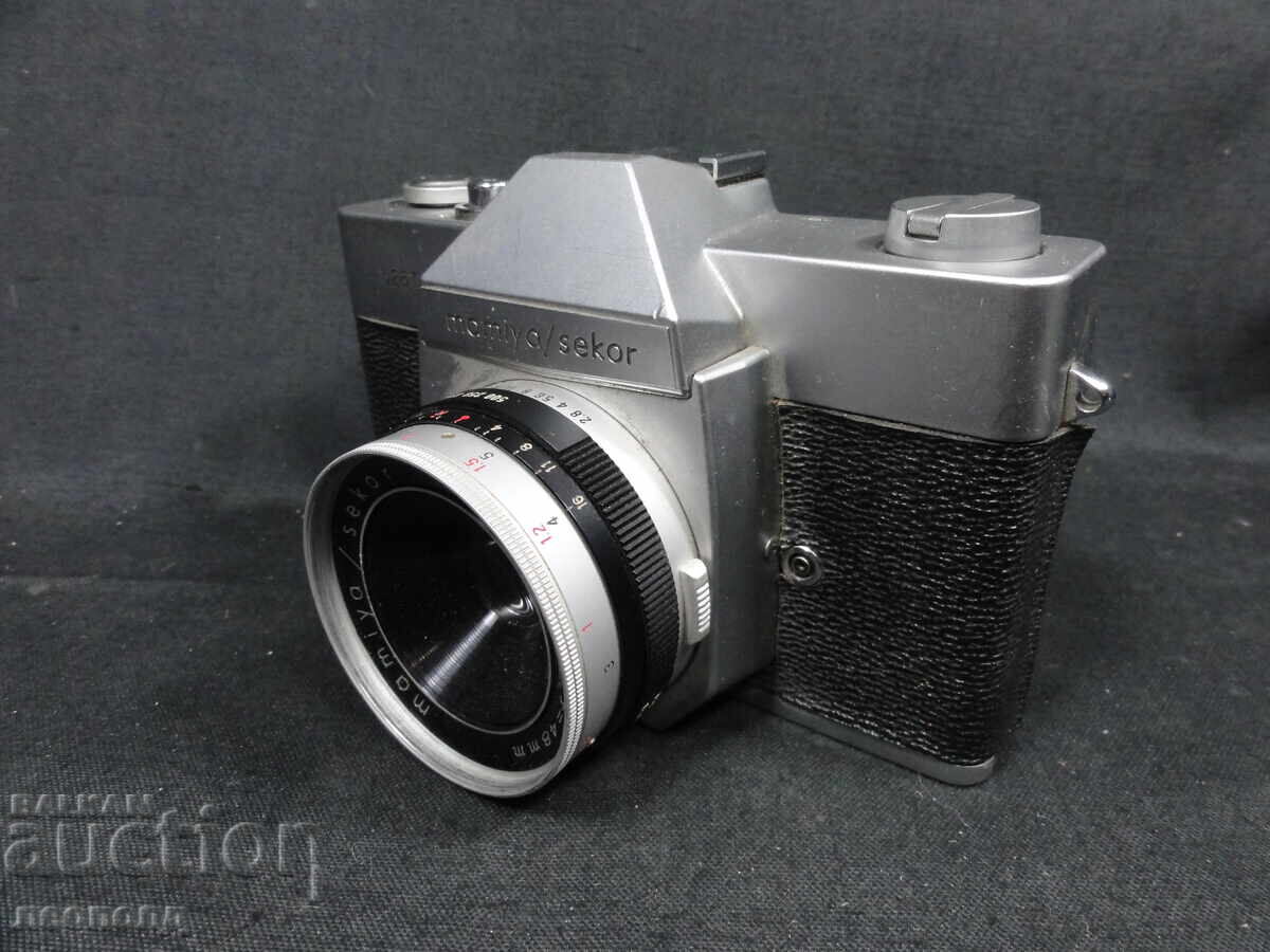 Licitație BZTS STAR RETRO APARAT FOTO CU FILM MAMIYA SEKOR 528 TL