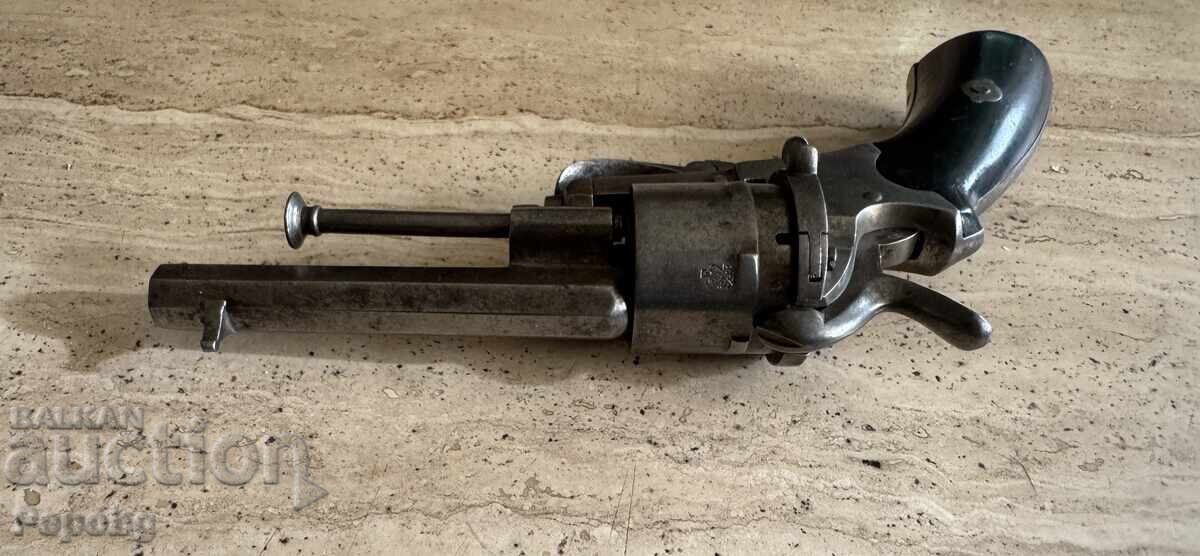 Παράδοση Παλιό ρεβόλβερ, πιστόλι