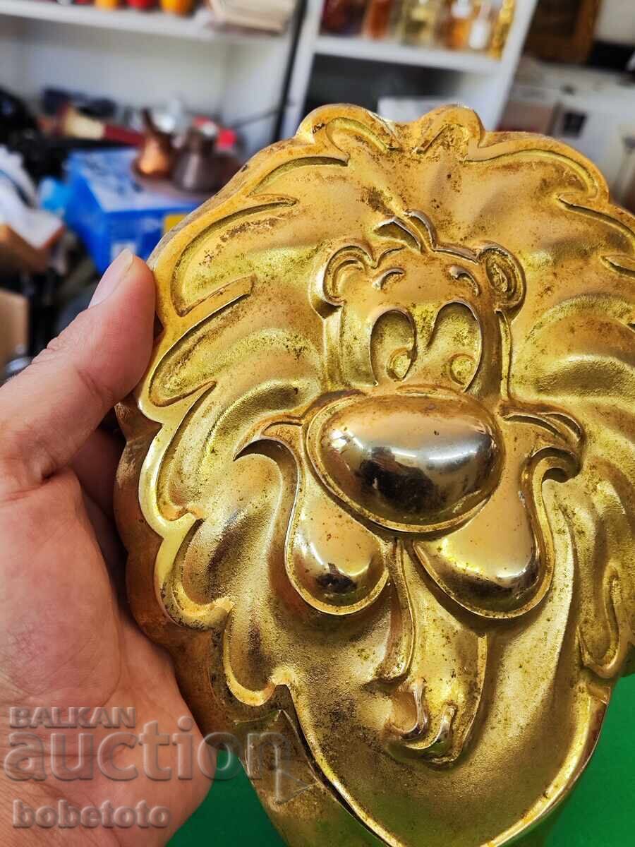 Μπρούτζινη πλαστική γλυπτική λιονταριού με τιμή € 3.51 | 6.86 BGN