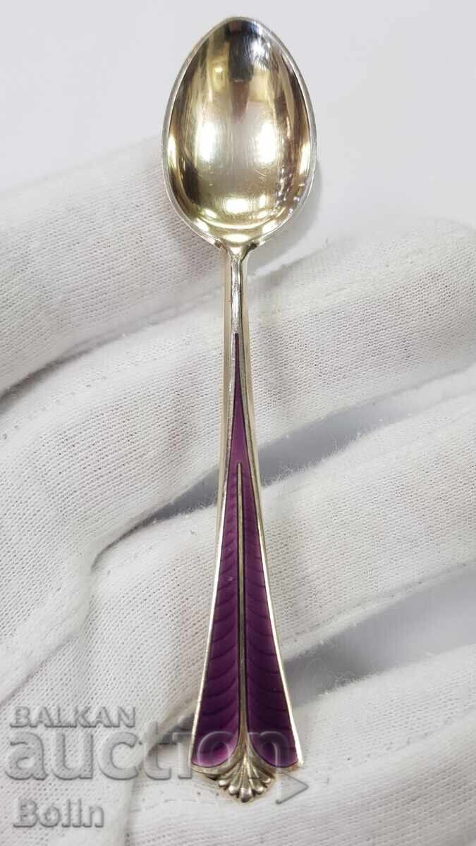 Licitație Linguriță de argint, aurită cu Email - Norvegia - Marcaj 925 Licitație Linguriță de argint, aurită cu Email - Norvegia - Marcaj 925