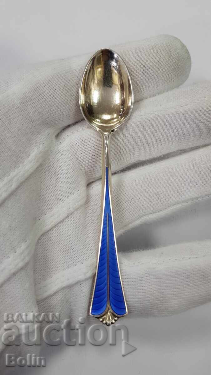 Сребърна, позлатена лъжичка с Емайл - Норвегия - 925 проба с цена € 35.00 | 68.45 лв. Сребърна, позлатена лъжичка с Емайл - Норвегия - 925 проба с цена € 35.00 | 68.45 лв.