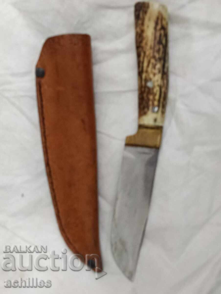 Ενδιαφέρον μαχαίρι με λαβή από κέρατο ελαφιού