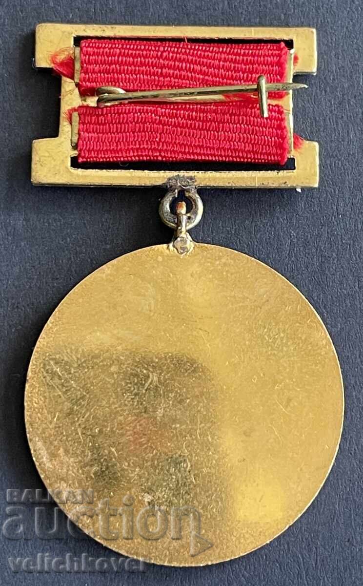 42500 България медал Първенец на 6-тата петилетка с цена € 3.00 | 5.87 лв. 42500 България медал Първенец на 6-тата петилетка с цена € 3.00 | 5.87 лв.