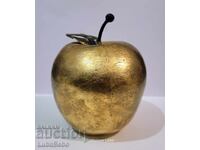 Πλαστική "Το Χρυσό Μήλο" των Pavel και Mariana Pozharyanov