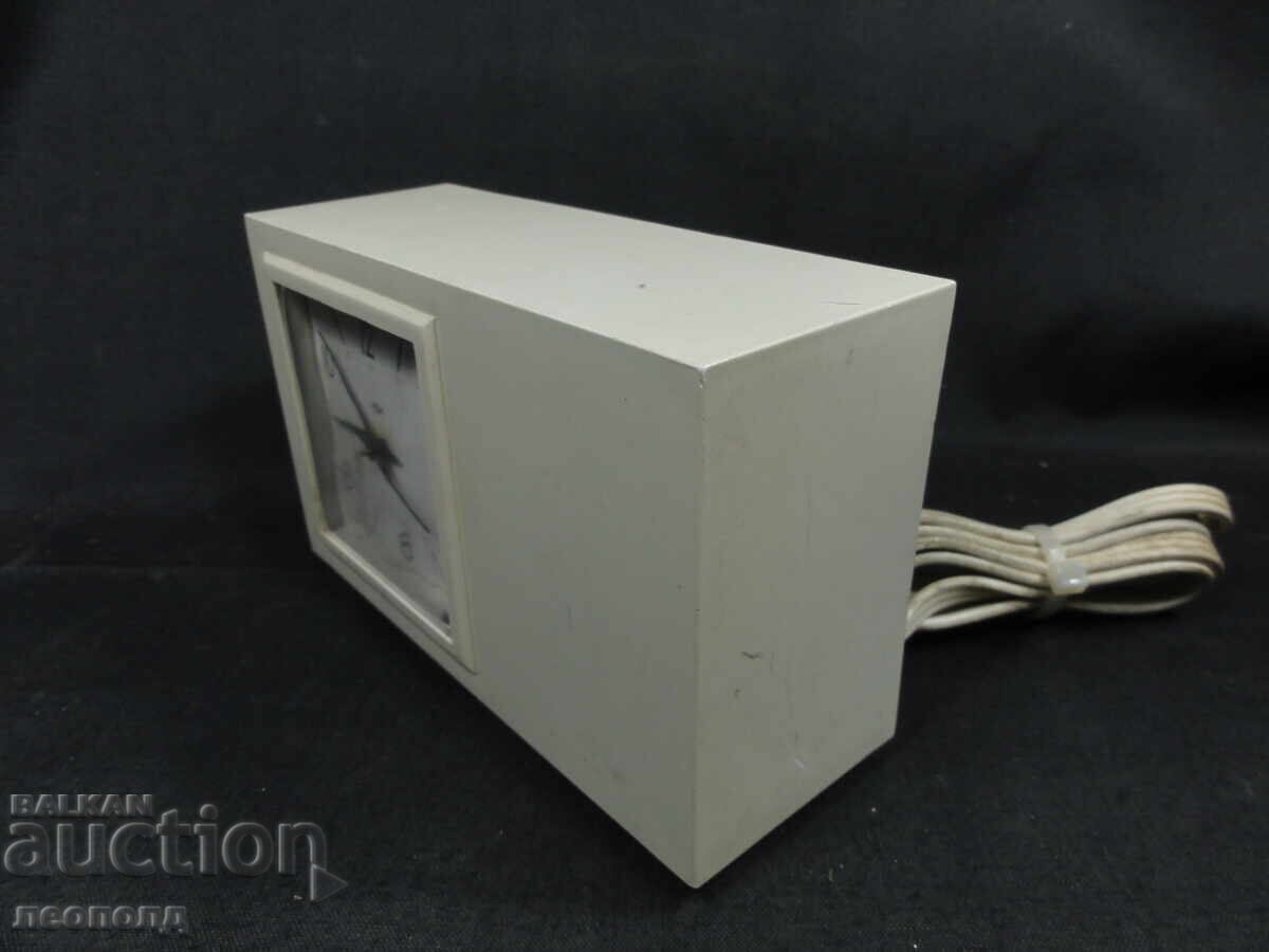 Licitație CEAS DE DORMITOR RETRO ELECTRIC BZTC STAR CU SONERIE MEHNE AURA Licitație CEAS DE DORMITOR RETRO ELECTRIC BZTC STAR CU SONERIE MEHNE AURA