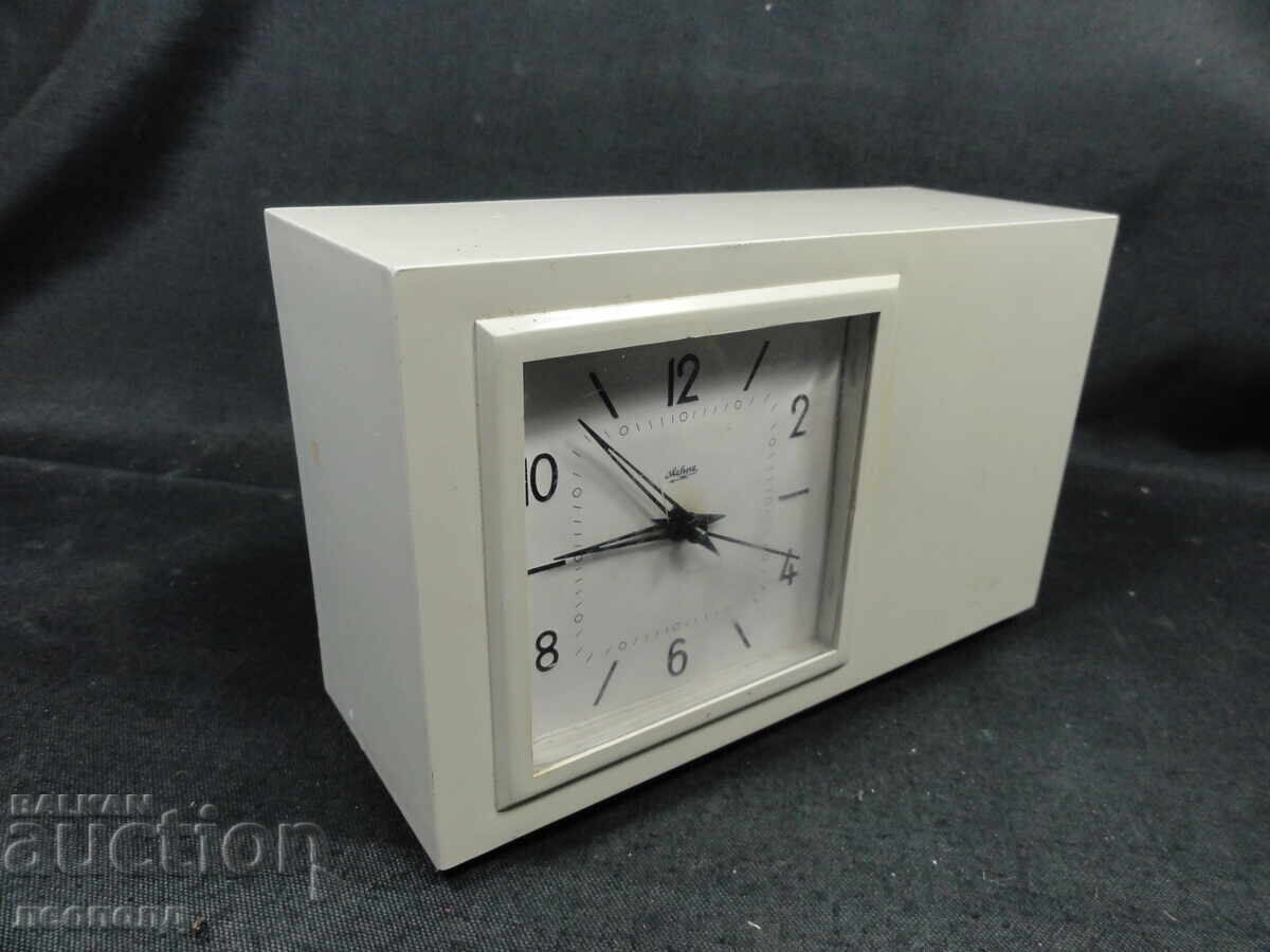 Livrarea CEAS DE DORMITOR RETRO ELECTRIC BZTC STAR CU SONERIE MEHNE AURA Livrarea CEAS DE DORMITOR RETRO ELECTRIC BZTC STAR CU SONERIE MEHNE AURA