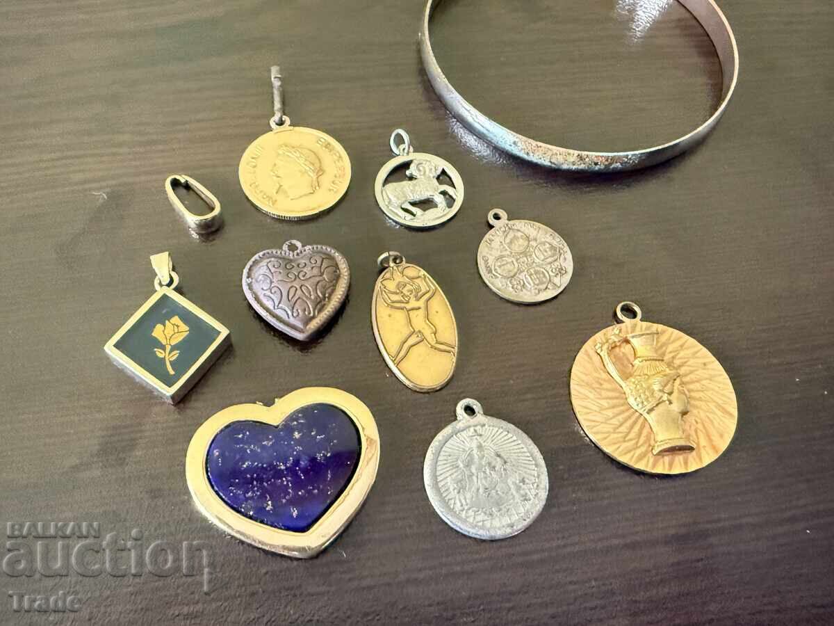 Auction  Lot of pendants / medallions