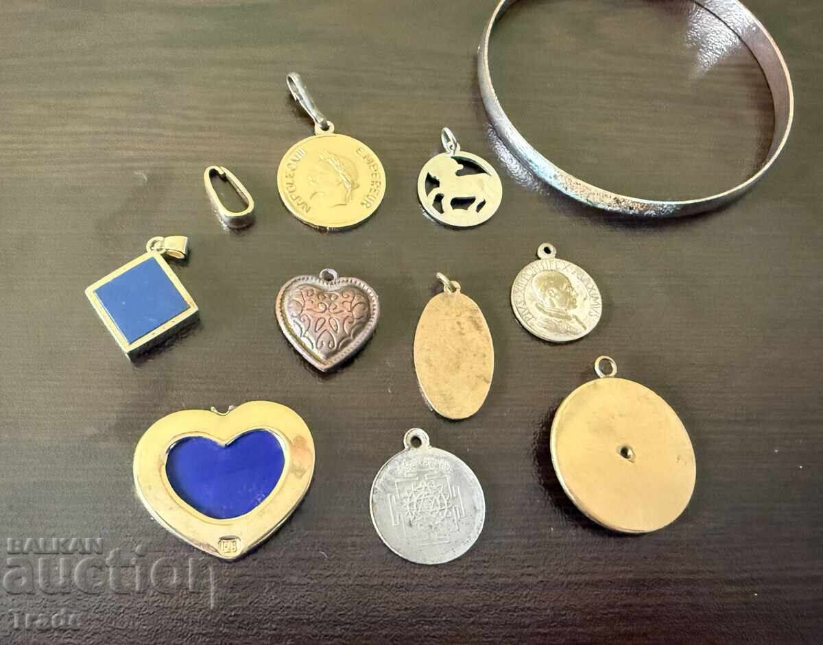 Delivery of Lot of pendants / medallions